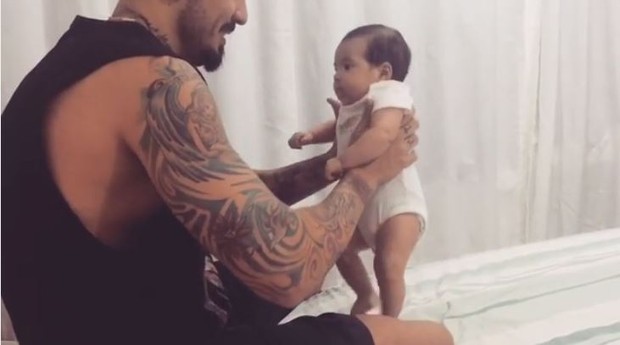 Fernando Medeiros e o filho (Foto: Instagram / Reprodução)