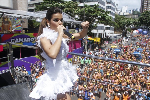 Mari Antunes, do Babado Novo, em bloco em Salvador (Foto: Thiago Duran/AgNews)