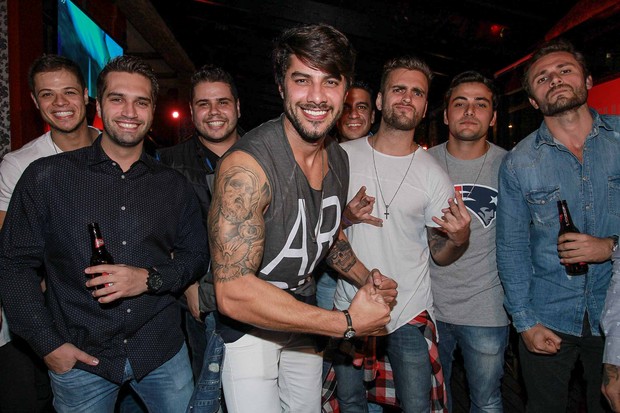 Renan e amigos (Foto: Raphael Castello/AgNews)