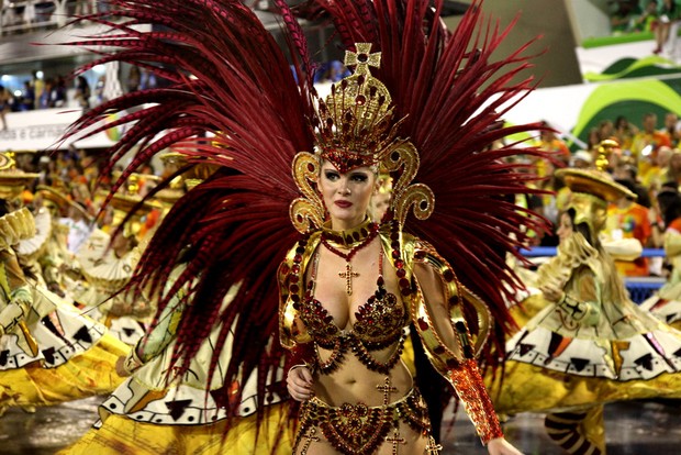 Barbara Evans desfilando pela Grande Rio (Foto: Claudio Andrade/ Foto Rio News)