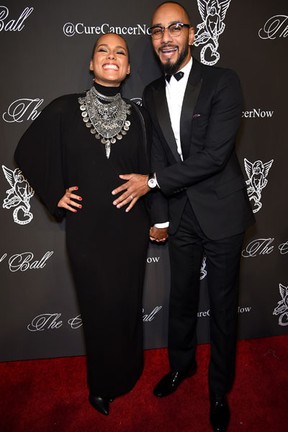 Alicia Keys, grávida, e o marido, Swizz Beatz, em evento em Nova York, nos Estados Unidos (Foto: Dimitrios Kambouris/ Getty Images/ AFP)