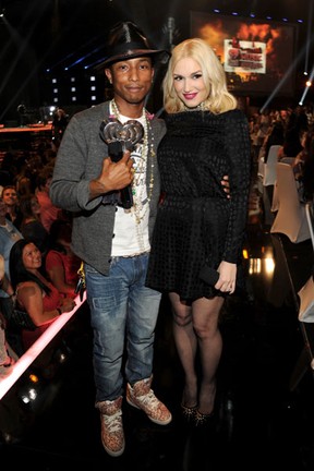 Pharrell Williams e Gwen Stefani em prêmio em Los Angeles, nos Estados Unidos (Foto: Kevin Mazur/ Getty Images)