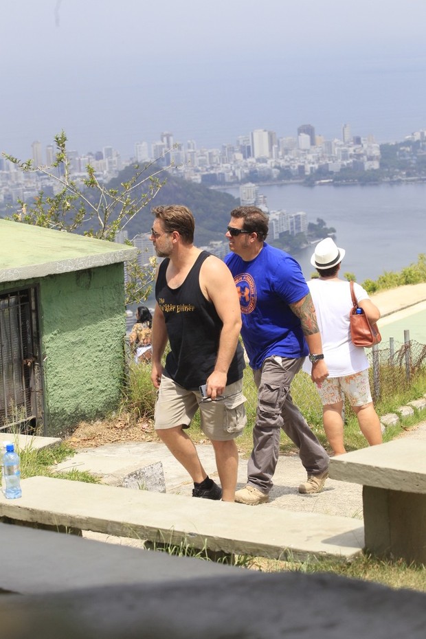 Russell Crowe no mirante Dona Marta no RJ (Foto: Delson Silva e Gabriel Reis/AgNews)