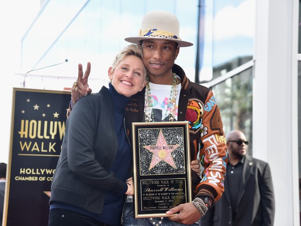 Ellen Degeneres e Pharrell Williams em Hollywood, nos Estados Unidos (Foto: Alberto E. Rodriguez/ Getty Images/ AFP)