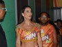 Scheila Carvalho exibe corpo seco e musculoso no carnaval baiano
