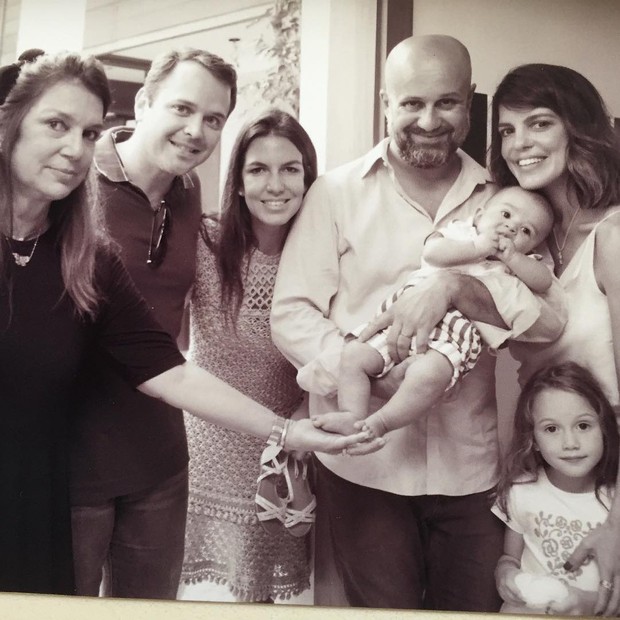 Mariana Gross e família (Foto: Reprodução / Instagram)