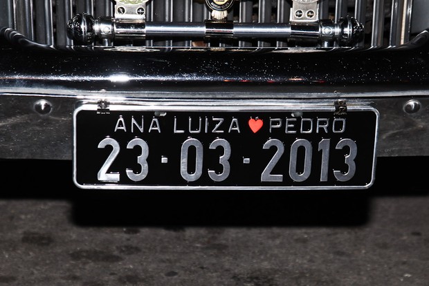 Placa do carro que levou Ana Luiza Castro para seu casamento (Foto: Manuela Scarpa/Photo Rio News)