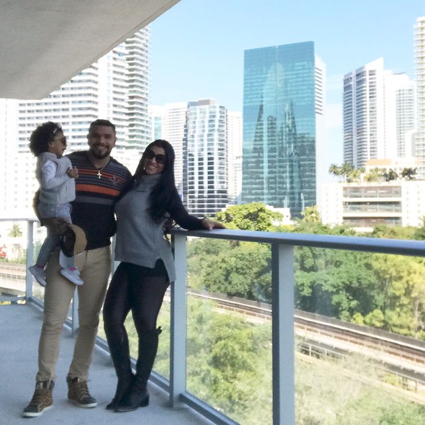 Naldo, Maria Victória e Ellen Cardoso em  seu apartamento de Miami (Foto: Arquivo pessoal)