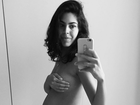 Bela Gil faz topless para mostrar barriga de grávida: 'Vem Nino'