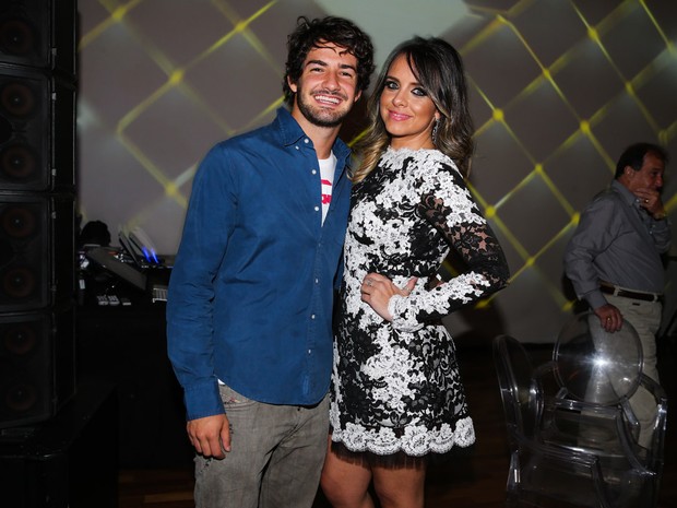 Alexandre Pato e a designer Samara Costa em festa em São Paulo (Foto: Manuela Scarpa e Marcos Ribas/ Foto Rio News)