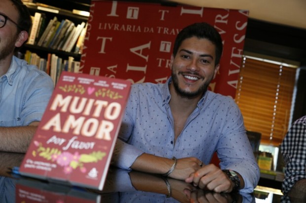 Arthur Aguiar lança o livro &quot;Muito Amor&quot; (Foto: AgNews / AgNews)