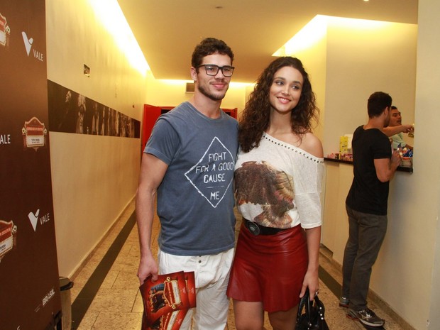 José Loreto e Débora Nascimento em estreia de peça no Rio (Foto: Thyago Andrade/ Foto Rio News)