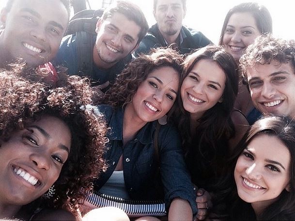 Bruna Marquezine e o elenco de Em Familia (Foto: Instagram/Reprodução)
