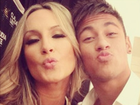 Claudia Leitte faz biquinho em foto com Neymar