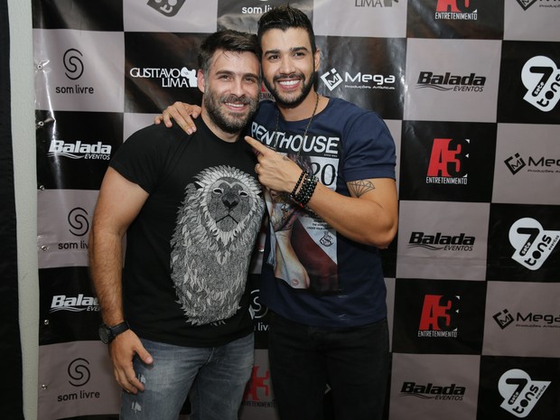 Raoni Carneiro e Gusttavo Lima em bastidores de show em Fortaleza, no Ceará (Foto: Felipe Panfili/ Divulgação)