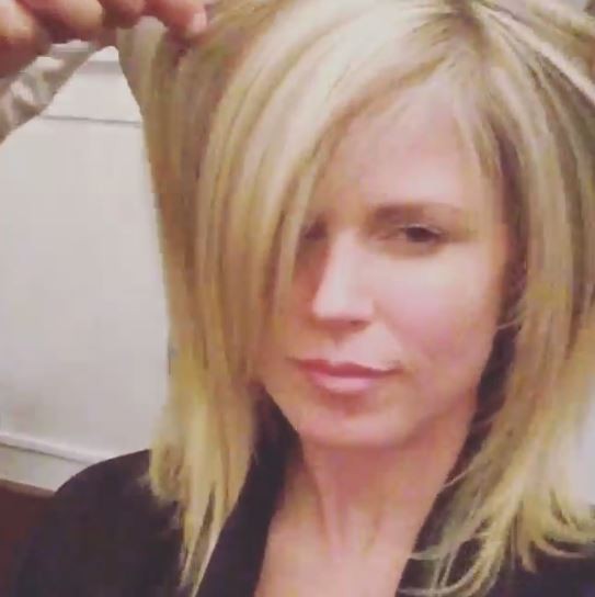 Susana Werner cortando cabelo (Foto: Instagram / Reprodução)