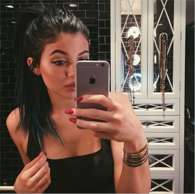 Kylie Jenner faz selfie com iPhone novo (Foto: Reprodução / Instagram)
