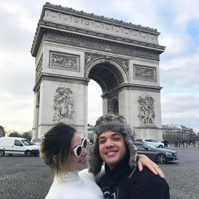 Wesley Safadão e Thyane Dantas no Arco do Triunfo, na França (Foto: Reprodução / Instagram)
