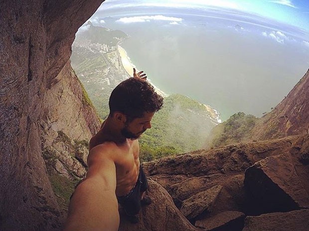 José Loreto na Pedra da Gávea, na Zona Sul do Rio (Foto: Instagram/ Reprodução)