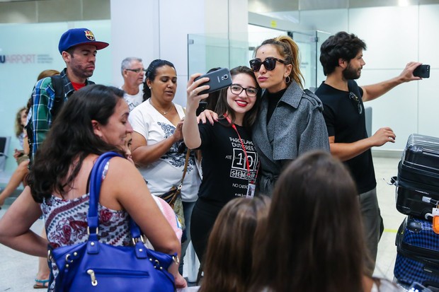 Sabrina Sato no aeroporto (Foto: Manuela Scarpa e Marcos Ribas/Brazil News)