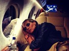 Heidi Klum 'apaga' em avião após gravação de programa