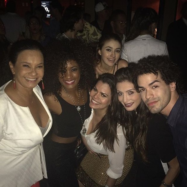Solange Couto, Erika Januzza, Carolina Oliveira, Priscila Coellen e Sam Alves em show no Rio (Foto: Instagram/ Reprodução)