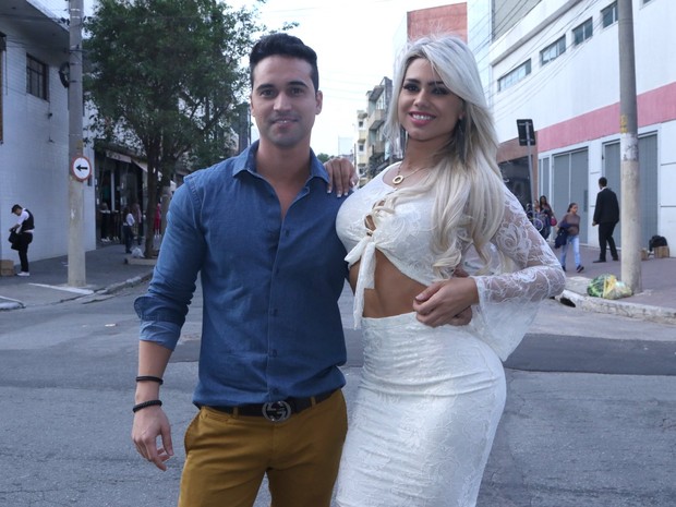Janaina Santucci e o namorado, Leonardo Mendes, em evento em São Paulo (Foto: Thiago Duran/ Ag. News)