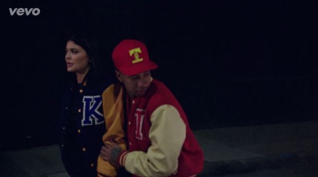 Tyga e Kylie Jenner em novo clipe (Foto: Reprodução)