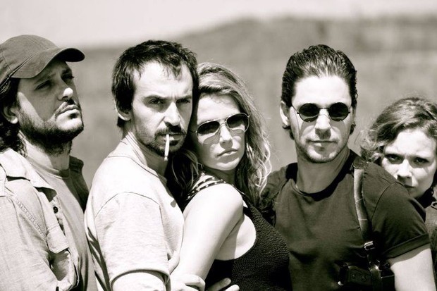 Deborah Secco, Bruno Torres e elenco de &quot;Estrada do Diabo&quot; (Foto: Reprodução/ Facebook)