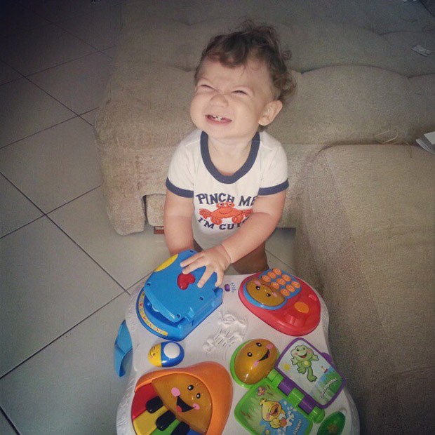Priscila Pires posta foto do filho, Gabriel (Foto: Instagram / Reprodução)
