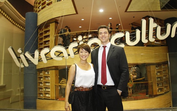 Geovanna Tominaga e Eduardo Duarte na inauguração da Livraria da Cultura (Foto: Onofre Veras / AgNews)