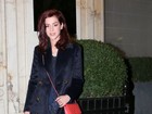 Sob frio de 13º em Paris, Sophia Abrahão usa look com pernas de fora