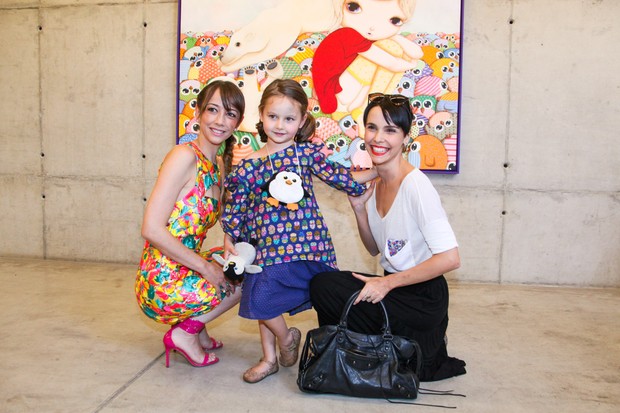 Debora Falabella com a filha Nina e a artista Nina Pandolfo (Foto: Manuela Scarpa /Foto Rio News)