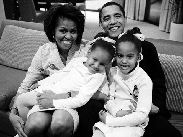 Michelle Obama e Barack Obama com as filhas (Foto: Instagram/ Reprodução)