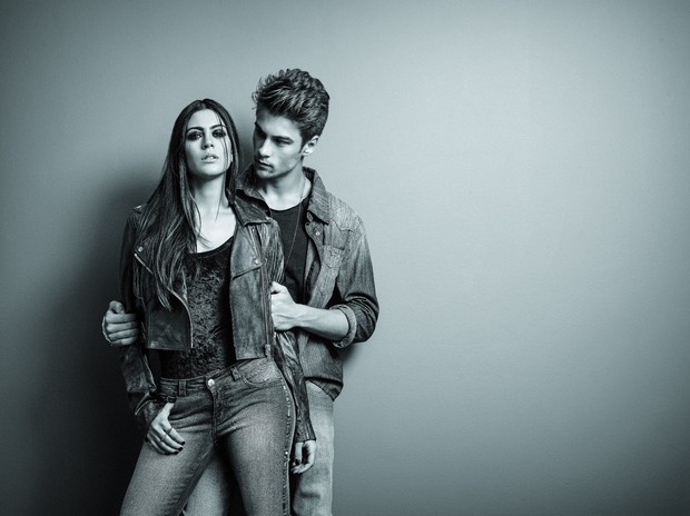 Carol Castro e o noivo Raphael Sander em campanha de jeans (Foto: Divulgação)