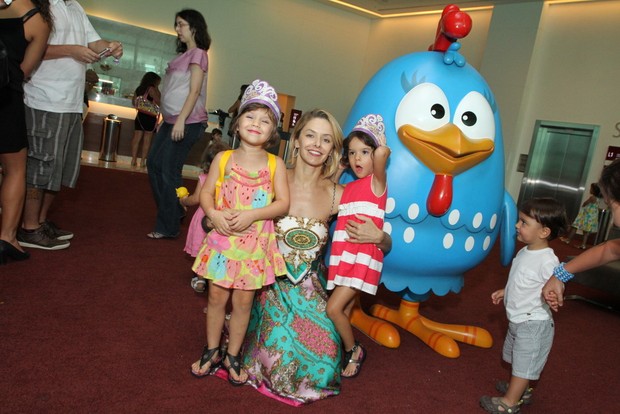 Bianca Rinaldi e as filhas (Foto:  Anderson Borde / AgNews)