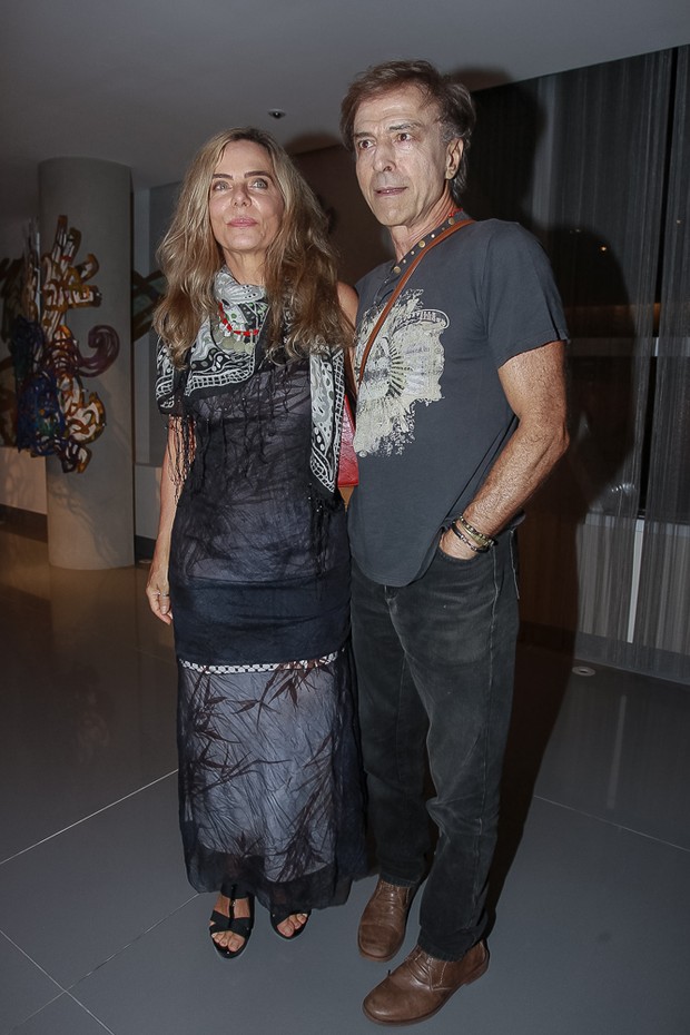 Bruna Lombardi e Carlos Alberto Ricelli na estreia da peça Os realistas (Foto: Raphael Castello/Agnews)