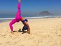 EGO Aline Riscado Faz Acrobacia Em Treino Na Praia E Mostra Corpo