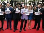 Mel Gibson, Stallone e Harrison Ford fazem protesto em Cannes