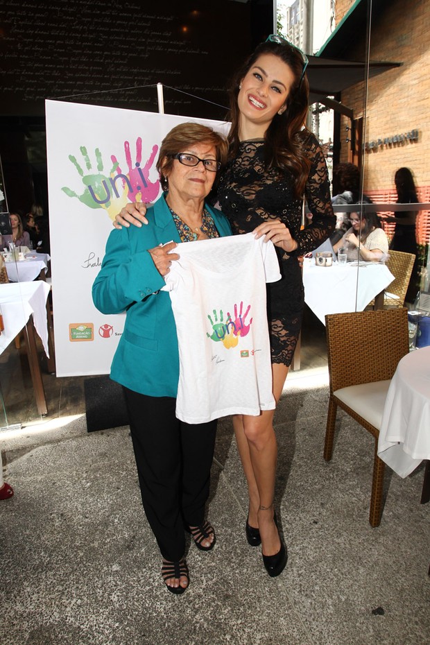 Isabeli Fontana participa de lançamento de campanha beneficente em São Paulo (Foto: Manuela Scarpa / Foto Rio News)