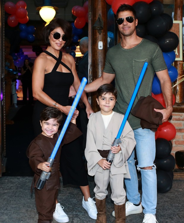 Juliana Paes comemora aniversario do filho Antonio (Foto: Dilson Silva / Agnews)