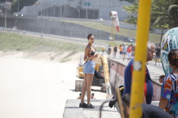 A angel da Victoria&#39;s Secret Lais Ribeiro e o namorado, o jogador de basquete Jared Homan, passeiam por pontos turísticos do Rio de Janeiro (Foto: AgNews)
