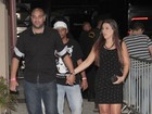 Adriano chega de mãos dadas com a nova namorada no show de Belo