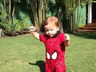 Caçula de Claudia Leitte aparece vestido de Homem Aranha em foto