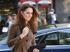Kate Middleton repete look completo para evento com Príncipe William