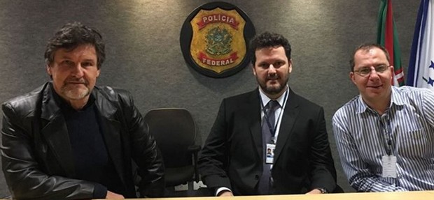 Antonio Calloni com delegados da Polícia Federal em prepração para o filme A Lei é Para Todos (Foto: Reprodução/Instagram)