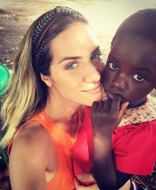 Giovanna Ewbank e menina (Foto: Reprodução/Instagram)