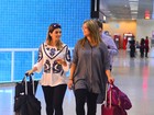 Kelly Key embarca com a filha em aeroporto no Rio