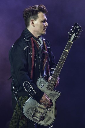 Johnny Depp se apresenta com a banda Hollywood Vampires no Rock in Rio Lisboa, em Lisboa, Portugal (Foto: Patrícia de Melo Moreira/ AFP)