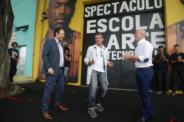 Antonio Banderas visita ONG (Foto: Francisco Silva/ Ag. News)